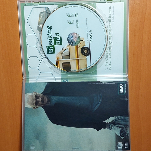 Breaking bad the complete first season dvd box set. Total of 3 dvds - Picture 11 of 12